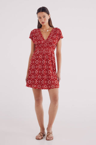 Vestido Corto con Estampado Geométrico