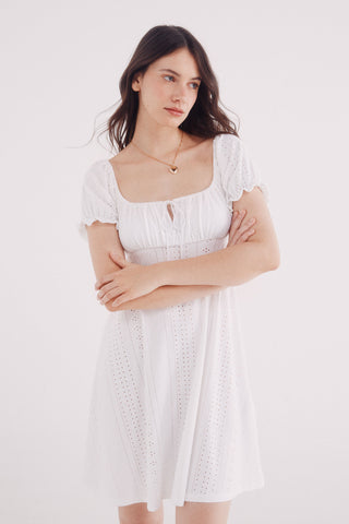 Vestido Manga Corta con Crochet