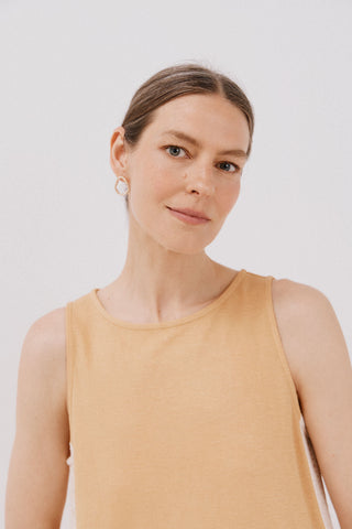 Blusa sin Mangas con Detalle de Encaje.