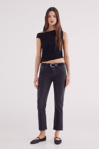 Blusa Ajustada con Escote Asimétrico