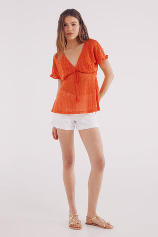 Blusa de Crochet con Borlas
