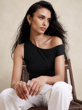 Blusa Asimétrica con Hombros Descubiertos