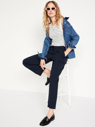 Pantalón Talle Alto con Detalle de Pinzas.