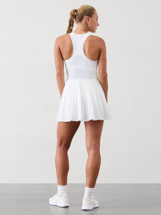 Vestido Deportivo con Detalle Plisado