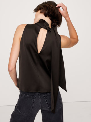 Blusa Cuello Alto con Detalle Pañuelo