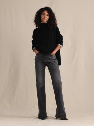 Jeans Acampanado Talle Alto con Bolsillos