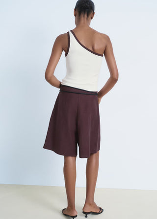 Camiseta Asimétrica con Ribete en Contraste