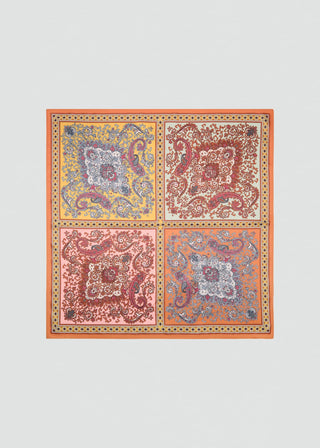 Pañuelo Satinado con Estampado Paisley