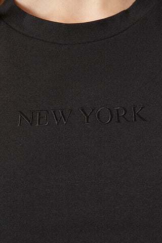 Camiseta con Cuello Redondo y Bordado "New York"