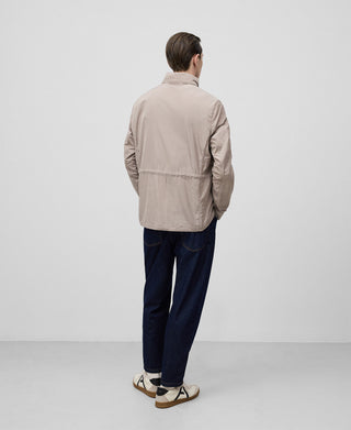 Chaqueta con Bolsillos y Logo Bordado