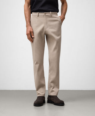 Pantalón Regular Fit con Logo Bordado