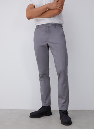 Pantalón Chino Corte Slim con Bolsillos