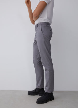 Pantalón Chino Corte Slim con Bolsillos