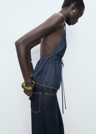 Blusa Denim con Escote Pico Lazo.