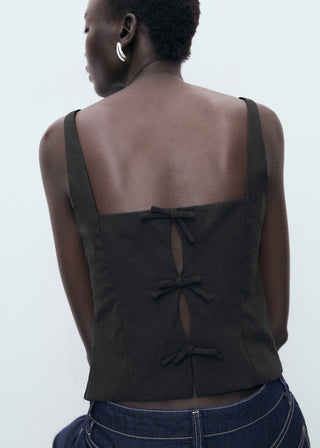 Blusa con Espalda Abierta Detalle de Lazos