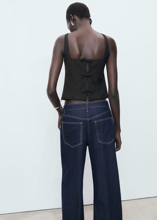Blusa con Espalda Abierta Detalle de Lazos