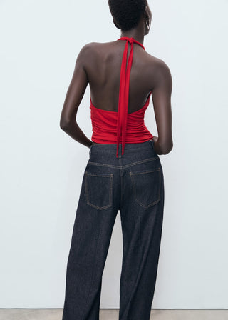 Blusa Escote Pico con Espalda Abierta.