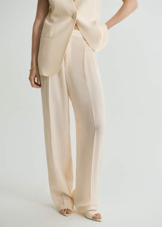 Pantalón de Traje con Detalle de Pinzas