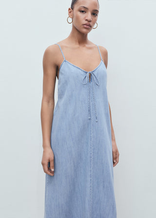 Vestido Denim de Tirantes con Espalda Abierta