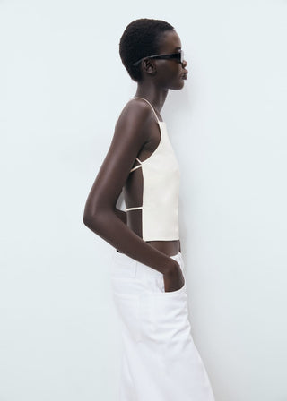 Blusa con Detalle de Espalda Abierta