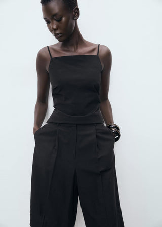 Blusa con Detalle de Espalda Abierta