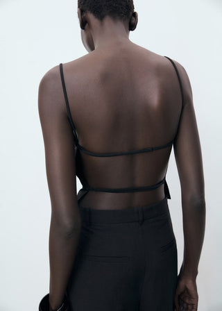 Blusa con Detalle de Espalda Abierta