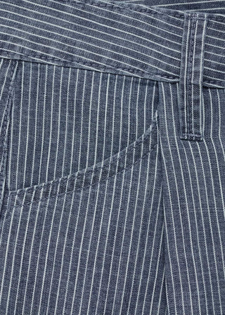 Short Denim con Detalle de Pinzas.