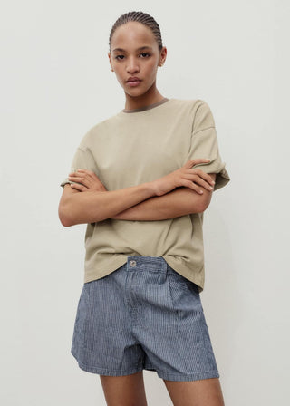 Short Denim con Detalle de Pinzas.