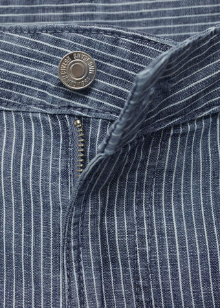 Short Denim con Detalle de Pinzas.