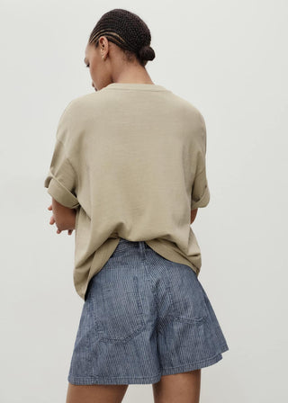 Short Denim con Detalle de Pinzas.