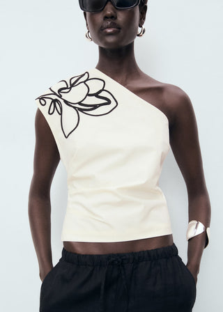 Blusa Asimétrica con Bordado Floral