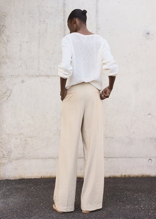 Pantalón Wide Leg con Detalle de Pinzas.