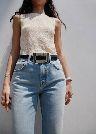 Jeans Flare Talle Medio con Bolsillos.