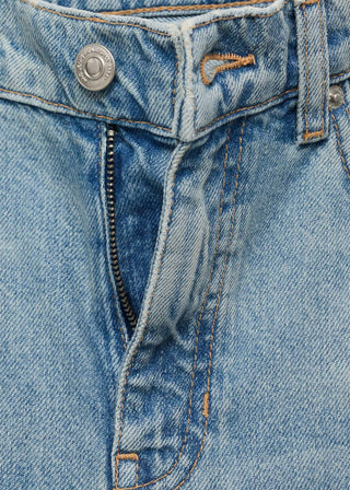 Jeans Flare Talle Medio con Bolsillos.