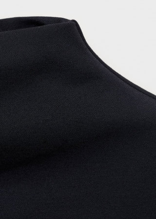 Camiseta Cuello Asimétrico con Fruncido.