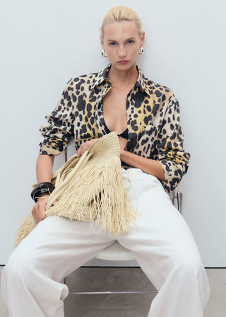 Camisa Manga Larga con Estampado Animal Print.