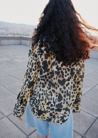 Camisa Manga Larga con Estampado Animal Print.