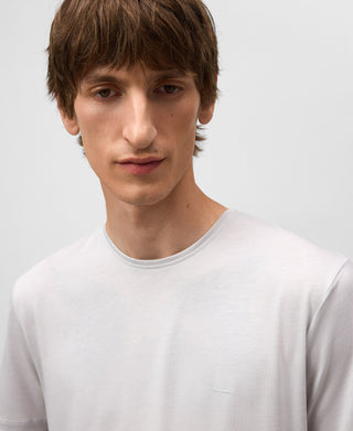Camiseta Manga Corta con Logo Bordado