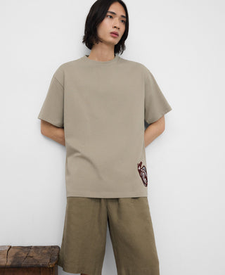 Camiseta Oversized con Detalle Bordado