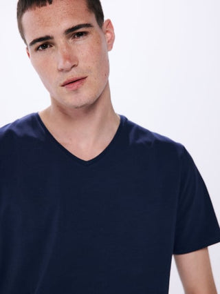 Camiseta Básica Cuello V
