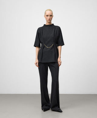 Camisa Cuello Alto con Detalle Cadena