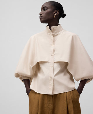 Camisa Mangas Abullonadas con Capa