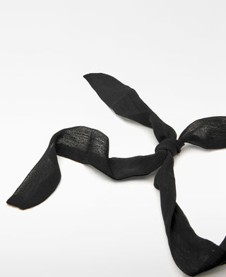 Collar con Piezas Metálicas Detalle Lazo