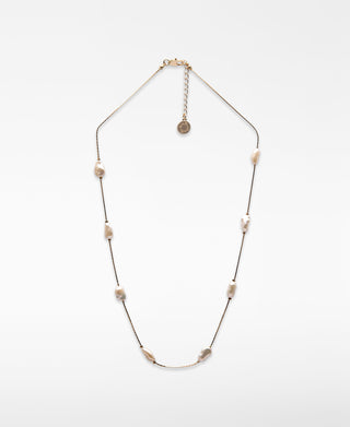 Collar Ajustable con Detalle de Perlas