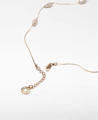 Collar Ajustable con Detalle de Perlas