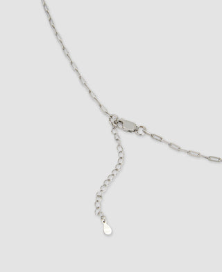 Collar Largo con Detalle de Logo