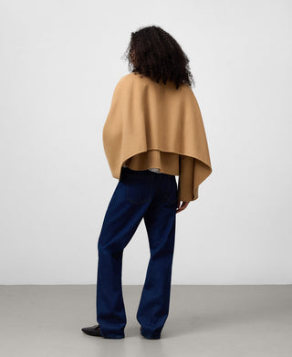 Chaqueta Corta con Efecto Capa