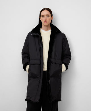 Chaqueta Larga Cuello Alto de Nylon