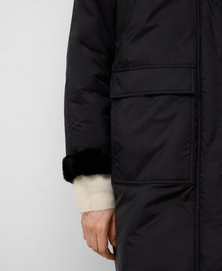 Chaqueta Larga Cuello Alto de Nylon