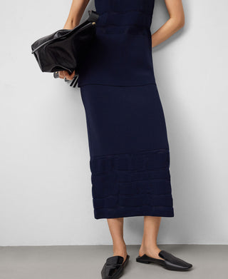Enagua Recta con Tejido Jacquard.